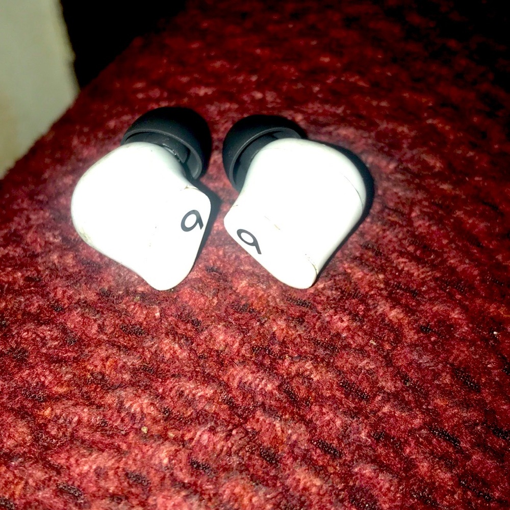 Beats by Dre wireless bud